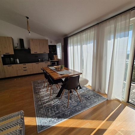 Apartment Near The Sea-Self Check-In Podstrana Exterior photo